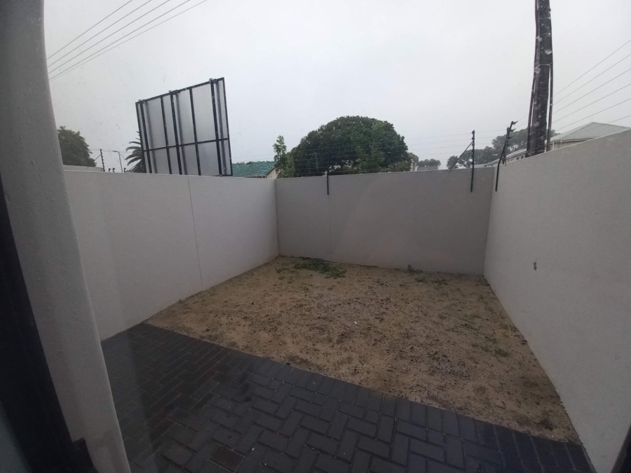 1 Bedroom Property for Sale in Table View Western Cape